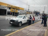 Choque entre camioneta y automóvil provoca caos vial en Monclova
