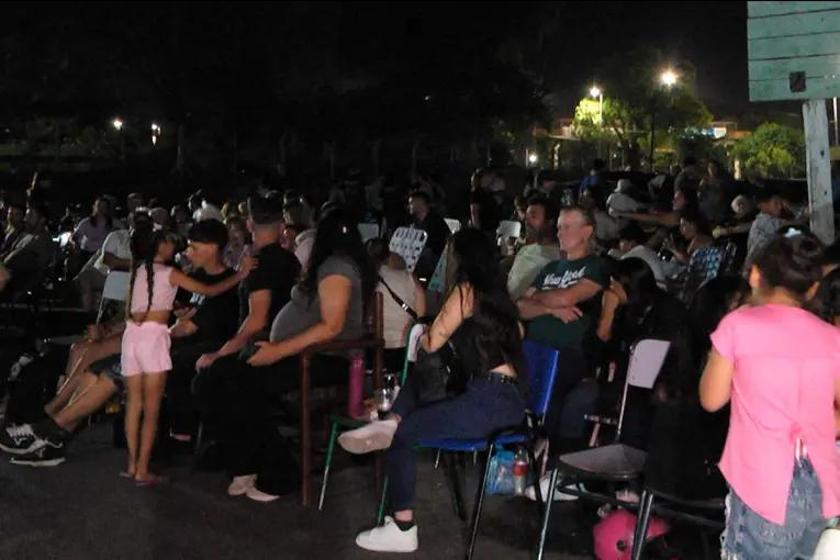 Gran peña folclórica reunió a cientos de familias en la escuela Los Constituyentes