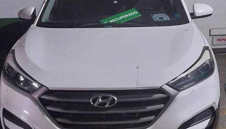 Detienen a 3 sujetos en Ñuñoa que habían robado auto del Servicio de Impuestos Internos