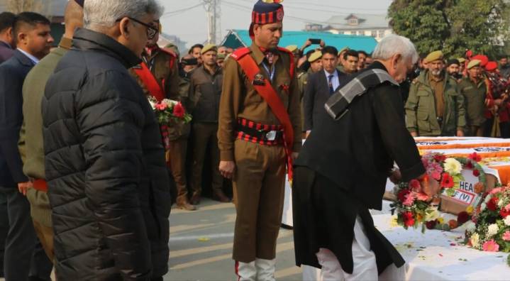 LG Sinha Pays Homage to Nowgam Blast Victims