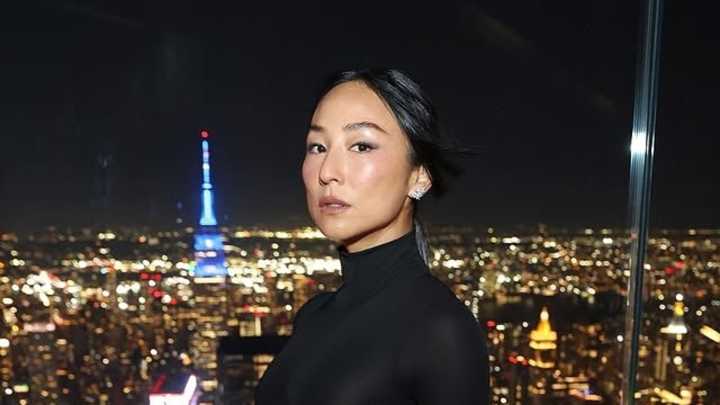 Drama, periodismo y poder siguen al servicio de ‘The Morning Show’; entrevista con Greta Lee
