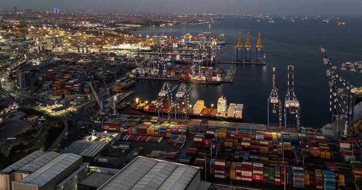 Russian sailor dies of suspected poisoning on ship off Istanbul, authorities say