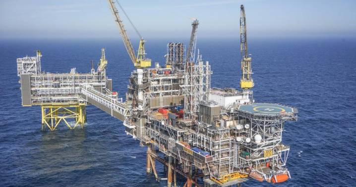 Experts say windfall tax decision to cost Aberdeen oil jobs