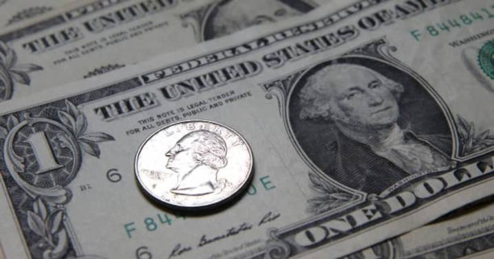 El dólar se mantiene en 18.30 pesos en casas de cambio locales