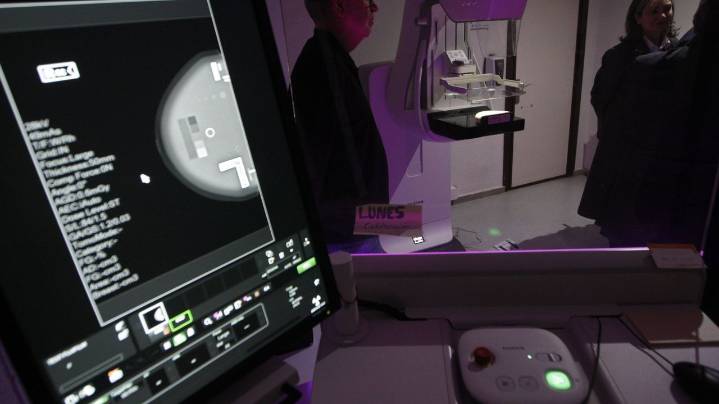 Sanidad envía un requerimiento formal a las comunidades del PP para que envíen los datos de cribados