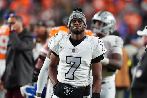 Geno Smith battered by relentless Denver defense in Raiders' 10