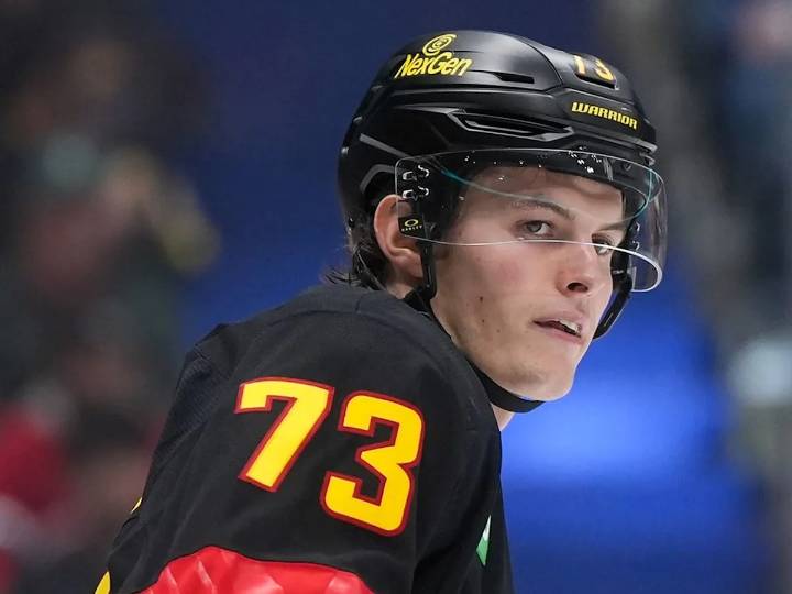 Canucks' Lukas Reichel look appears over