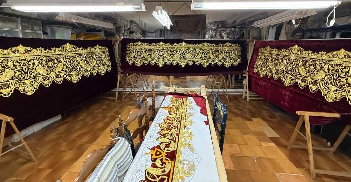 Los Javieres ultiman el estreno del nuevo palio de Gracia y Amparo