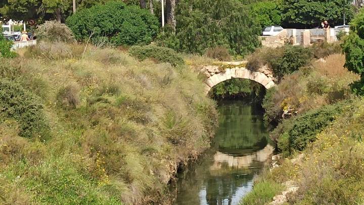 Dolón descarta proteger como BIC el canal del Acequión de Torrevieja sin reurbanizar su entorno