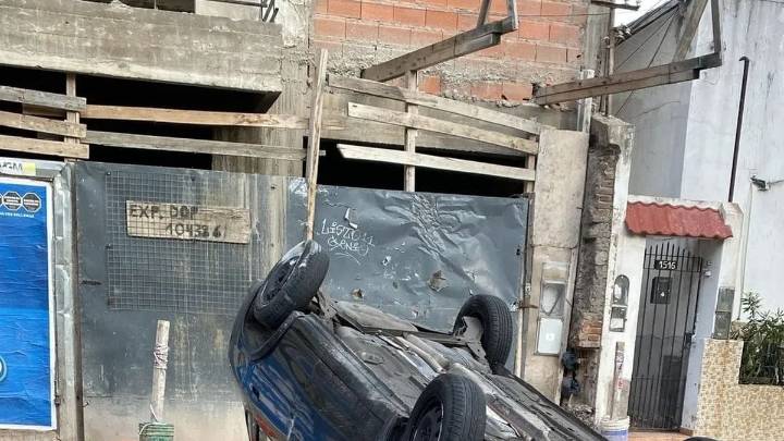 Choque, vuelco y un herido en Lanús Este