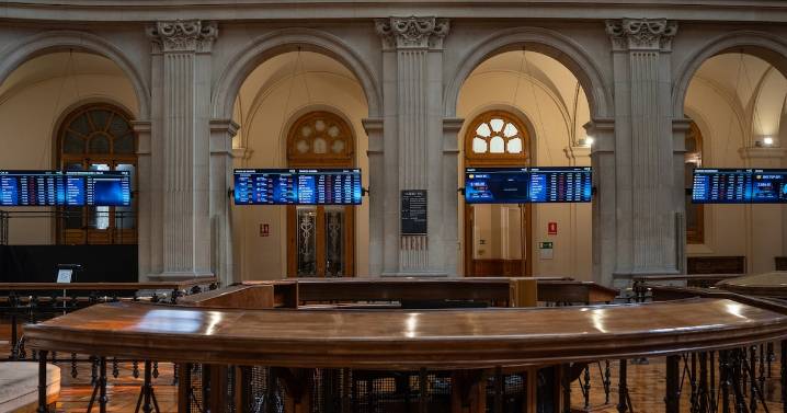 Ibex 35 subió hoy, 27 de noviembre, tras las alzas de Acciona y de Indra