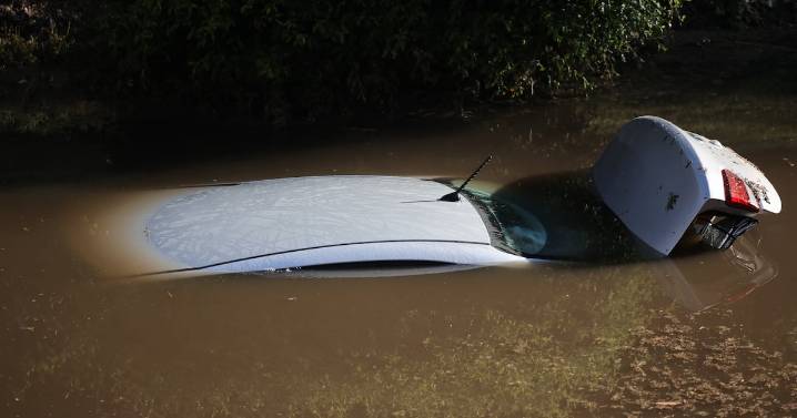 Desde el caos en una feria de emprendedores a autos hundidos: las consecuencias más sorprendentes de la lluvia en la RM