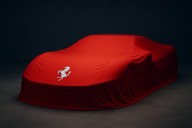 Alcanza una velocidad máxima de 310 km/h. Cómo es el nuevo modelo de Ferrari que tiene más de 1000 caballos de fuerza