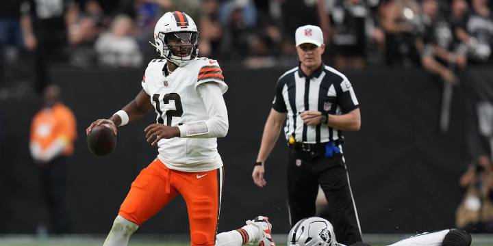 Shedeur Sanders wins his 1st NFL start, Myles Garrett has 3 sacks as Browns beat Raiders 24