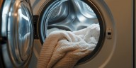 El truco casero que deja la ropa lisa al salir de la lavadora y evita que se tenga que planchar