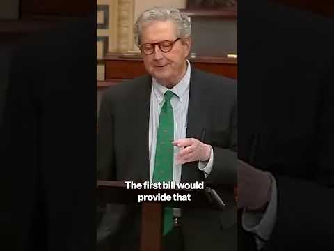 Shocking! This Senator wants to stop paying lawmakers during shutdowns #shorts