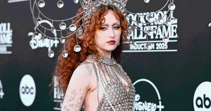 Photos: Chappell Roan's Newspaper Skirt Look Is 'Glorious'