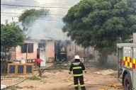 Un cargador de celular provocó un voraz incendio y consumió casi por completo una vivienda
