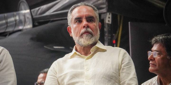 Armando Benedetti denunció que están allanando la casa donde vive: “Abuso de poder de la demente Lombana”