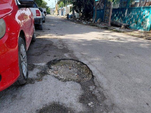 Progreso: baches, fugas y vialidades dañadas afectan colonias populares y Chelem