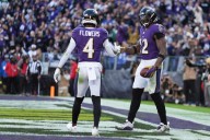 Henry anota dos TDs y ayuda a Ravens a su quinta victoria consecutiva por 23
