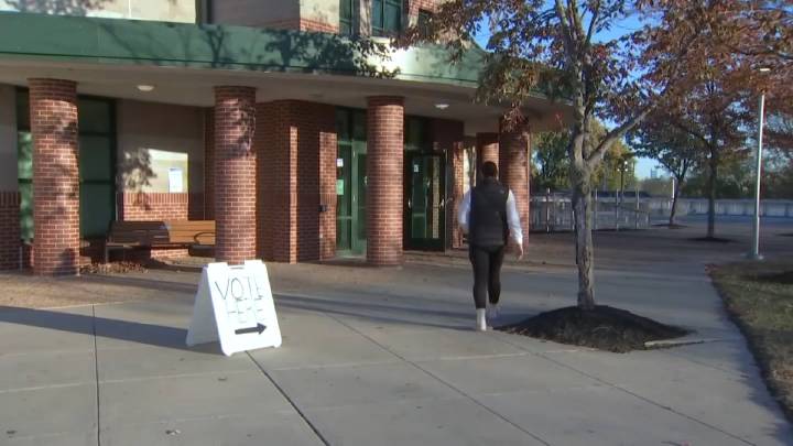 Amenaza de bomba por correo electrónico cierra urnas en NJ