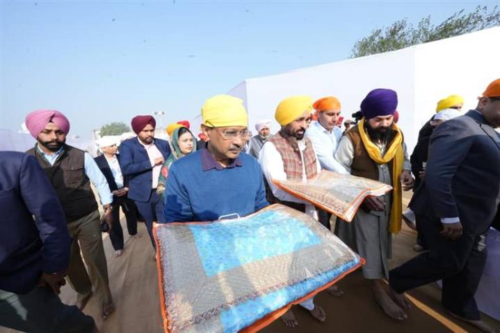 CM AND ARVIND KEJRIWAL TAKE BLESSINGS OF ALMIGHTY FOR STARTING OF SRI AKHAND PATH SAHIB AT GURDWARA BABA BUDHA DAL CHOUNI