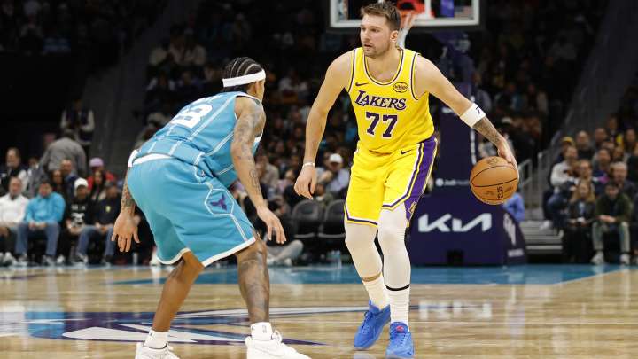 Rare Luka Doncic dunk in Lakers-Hornets gets announcers, Buzz City buzzing