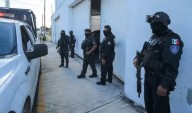 Separan de su cargo a tres policías de Cancún por presunto abuso contra extranjera