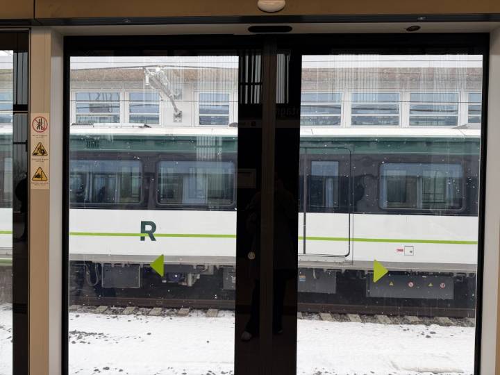 Truck strikes viaduct near Bois-Franc, partially shutting down REM Service