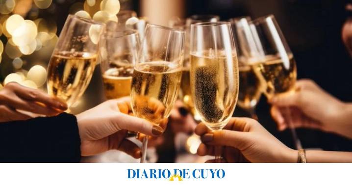 El verdadero motivo por el que se brinda con sidra en Navidad y Año Nuevo