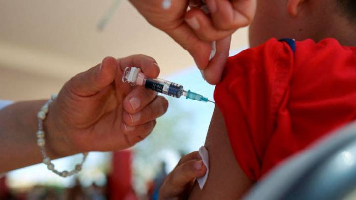 "Las vacunas son víctimas de su propio éxito": pediatra advirtió sobre el resurgimiento del sarampión en América