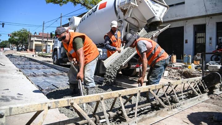 Con el presupuesto 2026, se viene el pavimento definitivo en 10 barrios de Rosario