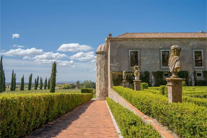 Ponant and Smithsonian Journeys Announce New 2027 Voyages