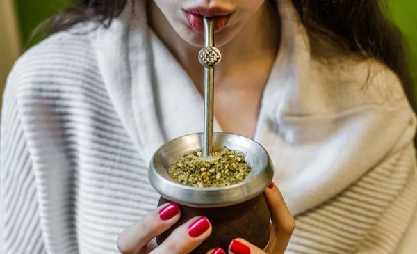 El aliado menos pensado: un estudio reveló que tomar mate puede mejorar la salud bucal