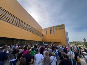 Centenares de vecinos marchan hasta el Hospital de la Janda exigiendo servicios completos