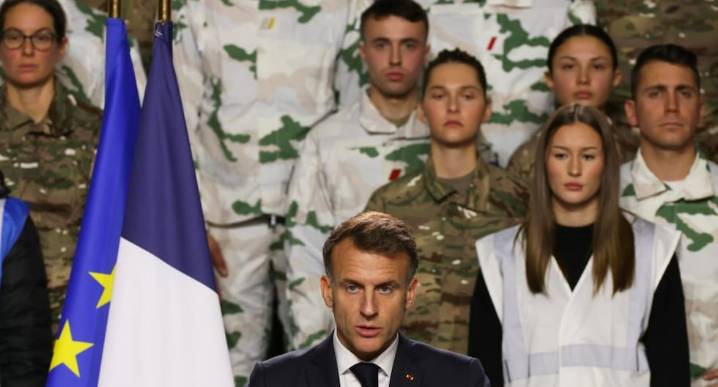 Francia anuncia un servicio militar voluntario de 10 meses para jóvenes de 18 y 19 años