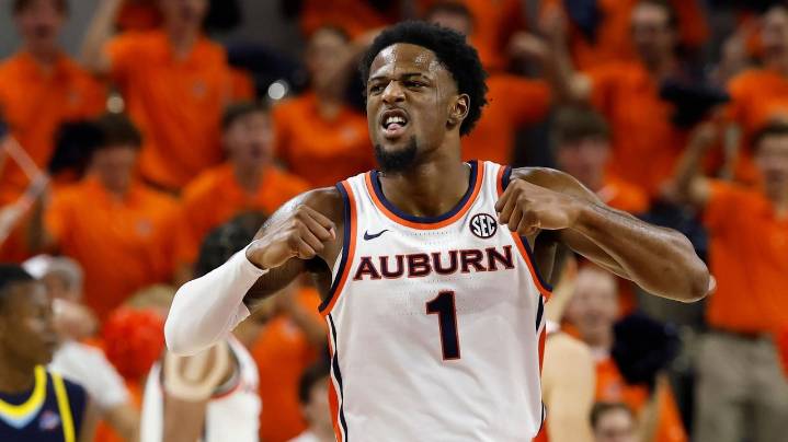 Keyshawn Hall scores 25 to lead No. 20 Auburn to a 95