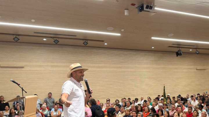 Siguen los líos internos en el Centro Democrático: Andrés Guerra se baja de su aspiración presidencial