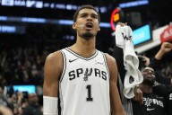 Deadspin | Spurs coming off 1st loss with visit to fellow Western power Lakers