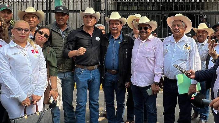 Agricultores y transportistas no logran acuerdos con Segob y anuncian ampliación de bloqueos