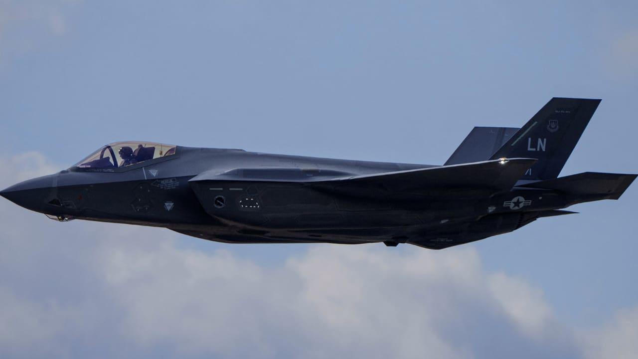 US, Russian stealth fighter jets square off at Dubai airshow