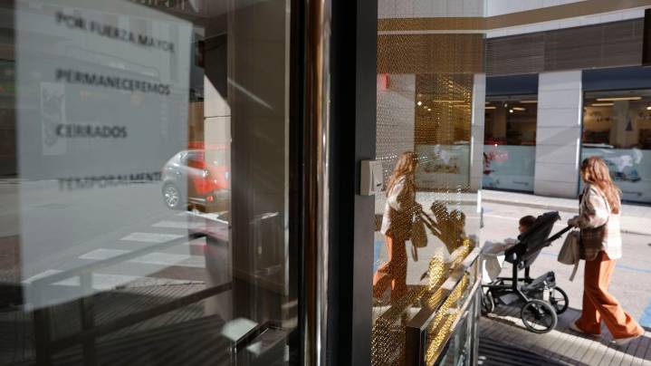 La Policía registra el domicilio del anestesista que sedó a la niña fallecida tras un tratamiento dental