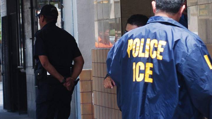 Detenido un agente de inmigración fuera de servicio que apuntó con una pistola a un adolescente en California