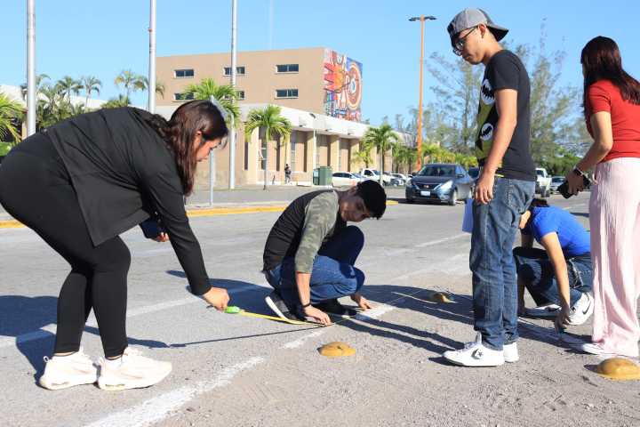 Con visión humanista estudiantes de la UAT transforman cruces peatonales