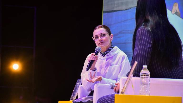 Salud Ochoa presenta ‘El Halcón Blanco’, novela que denuncia la trata de personas y la violencia estructural