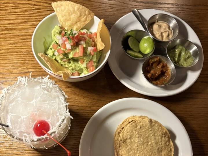 La Corriente Restaurant – fresh seafood with an generous offerings of salsas and sauces