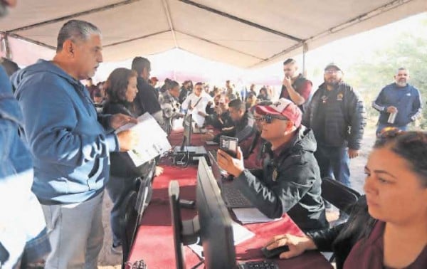 Acercan dependencias trámites y apoyos a la Carlos Castillo Peraza