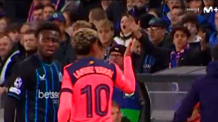 Lamine Yamal lanzó un beso a la afición del Brujas después de que se anulara el cuarto gol belga