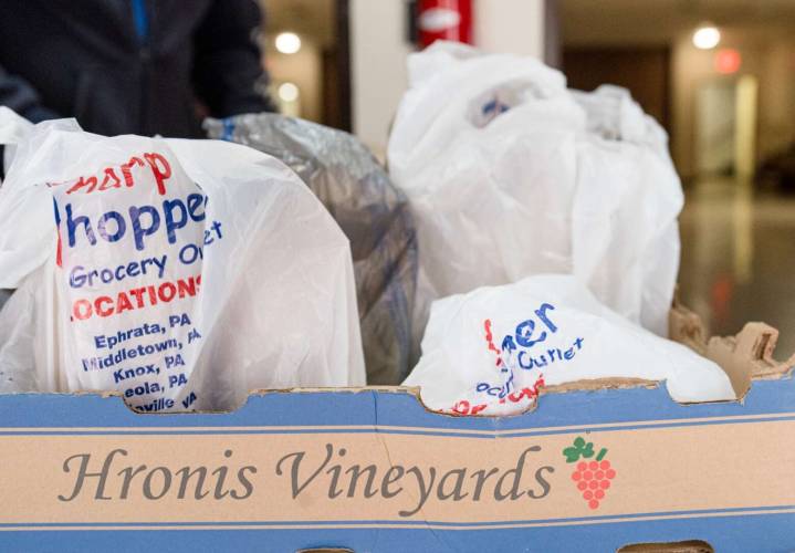 St. Andrew’s Church helps dozens brown bag it for Thanksgiving